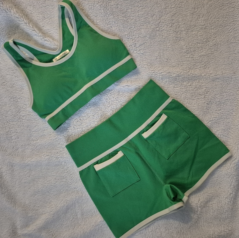 Forever 21 green athletic stretchy crop top shorts white accent ladies small